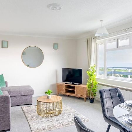 Breath Taking Sea View 2 Bedroom Sleeps 6- Parking Bournemouth Kültér fotó